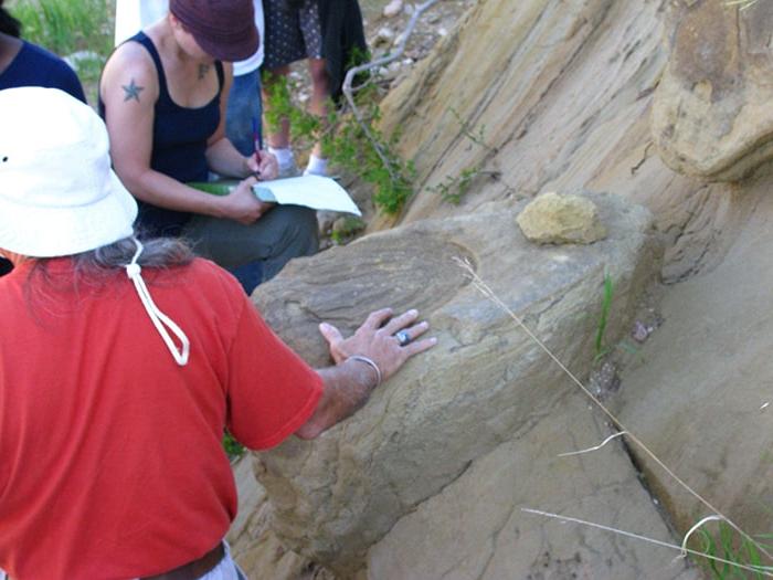 Geology Jim C showing students