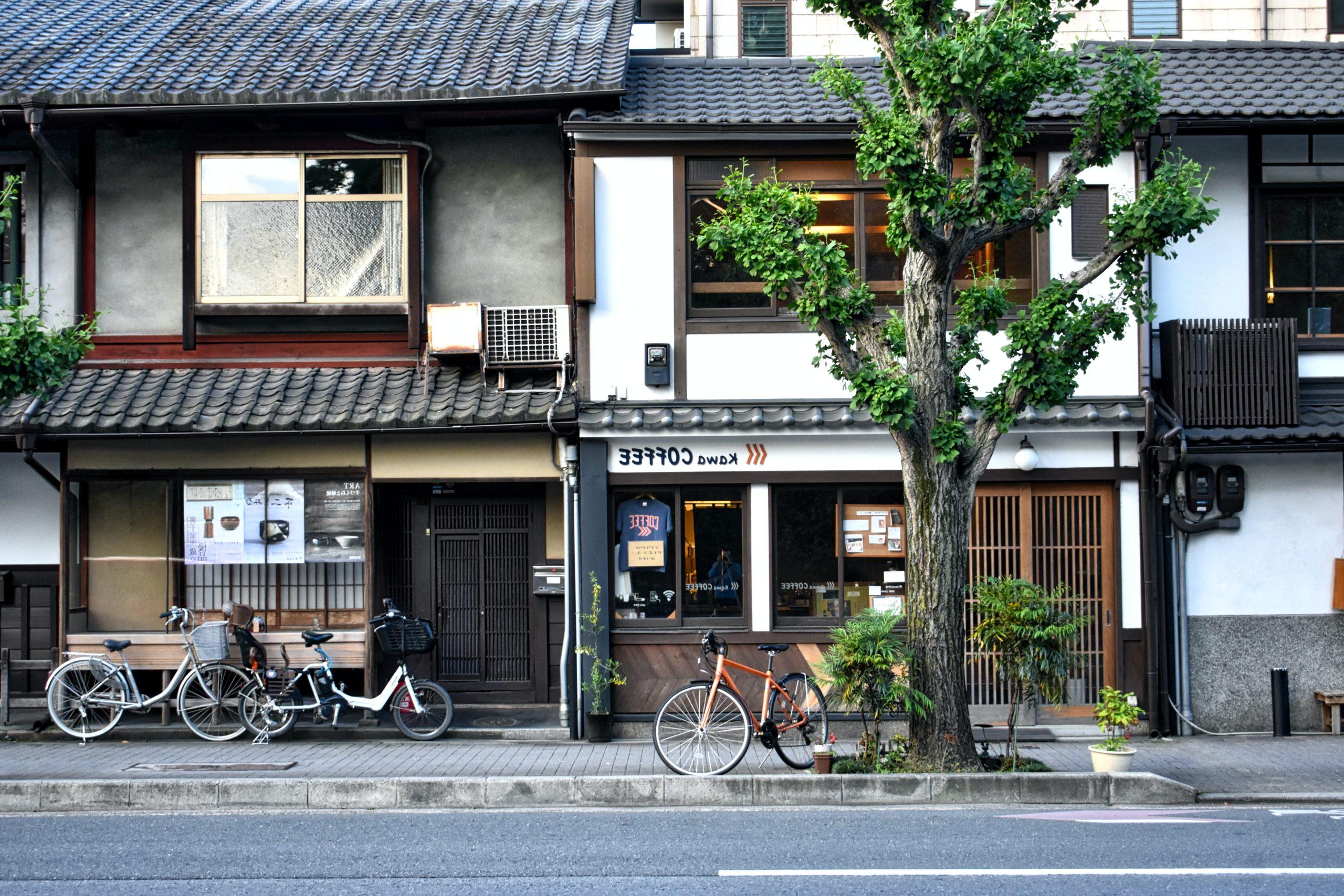 日本某地街道的照片
