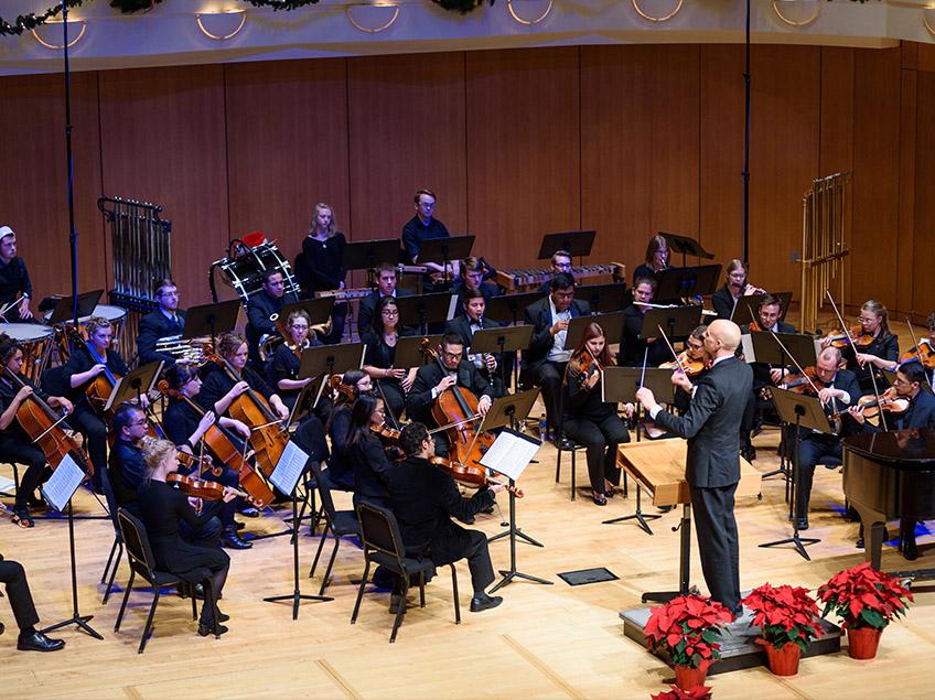 密歇根州立大学丹佛交响乐团由布兰登·马修斯指挥
